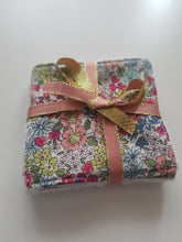 Charger l'image dans la galerie, lot de lingettes démaquillantes fleuries