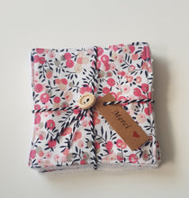 Charger l'image dans la galerie, lot lingettes blanches tissus fleuri