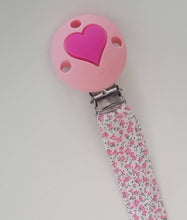 Charger l'image dans la galerie, détail coeur attache tétine