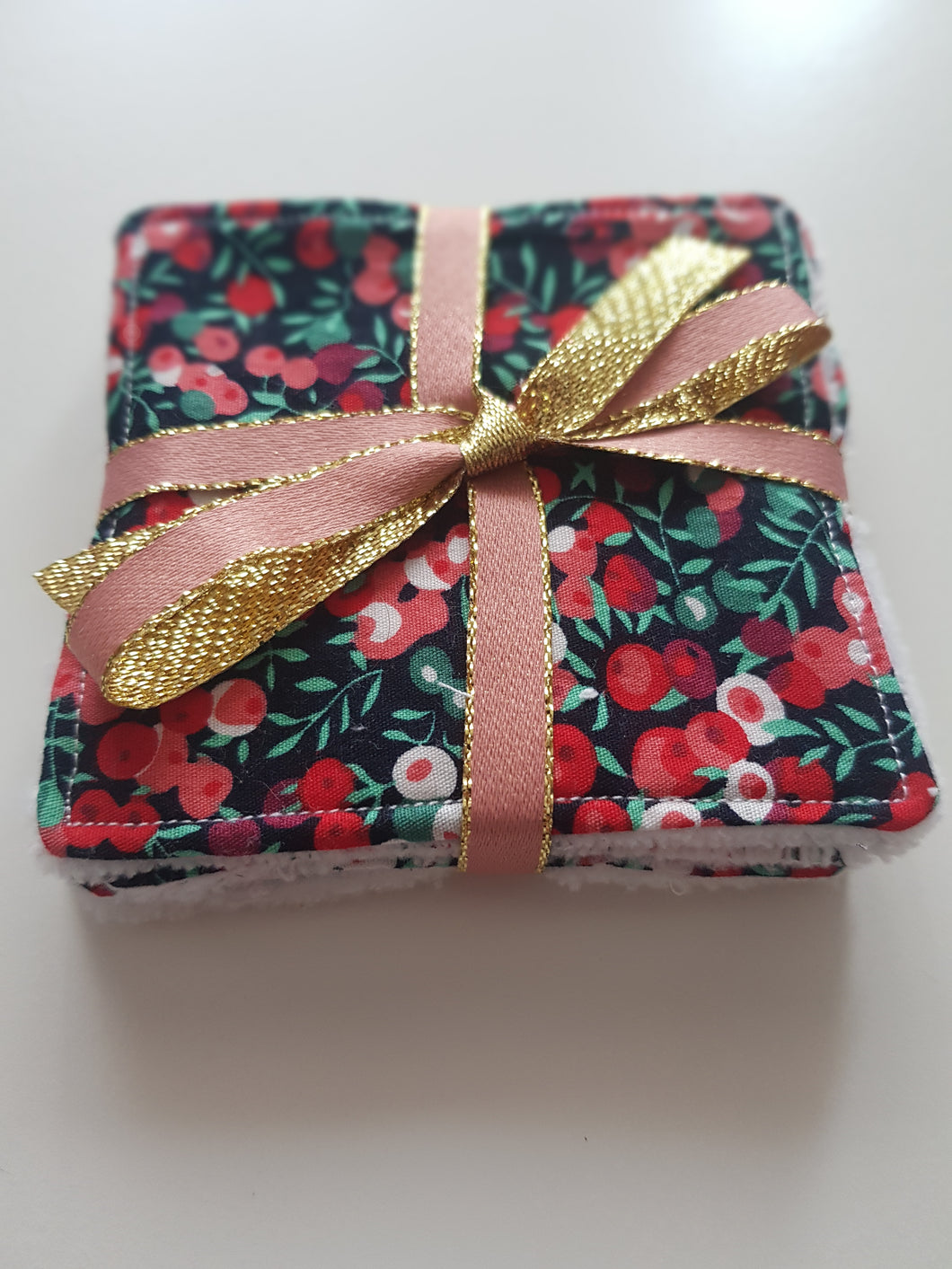 lingettes démaquillantes tissu fleuri rouge